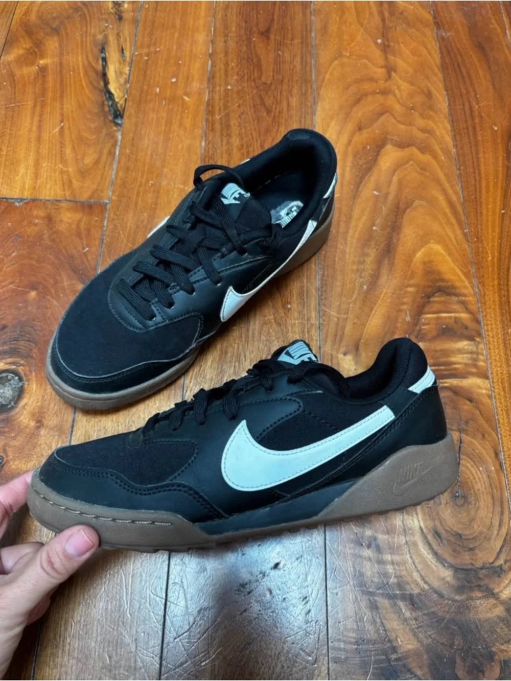 Nike Big Kids’ Black Sneakers Unisex 5Y